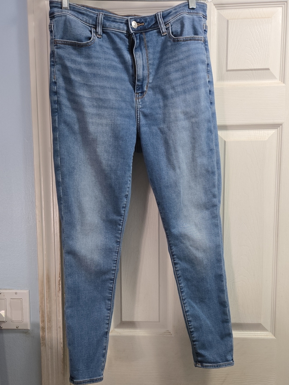 American Eagle Outfitters Women's Skinny Jeans - Light Blue Wash